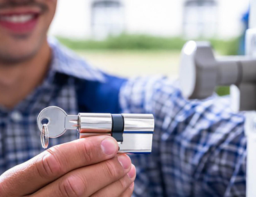 Commercial locksmith